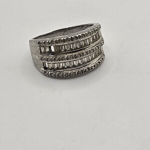 Stunning Silver Band Ring with Intricate Detailing